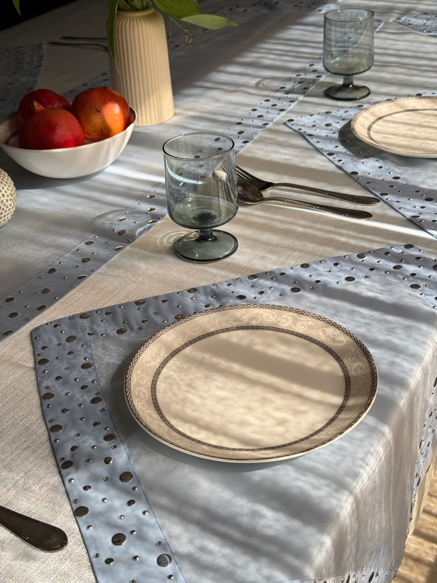 Radiant metallic glow (Blue)