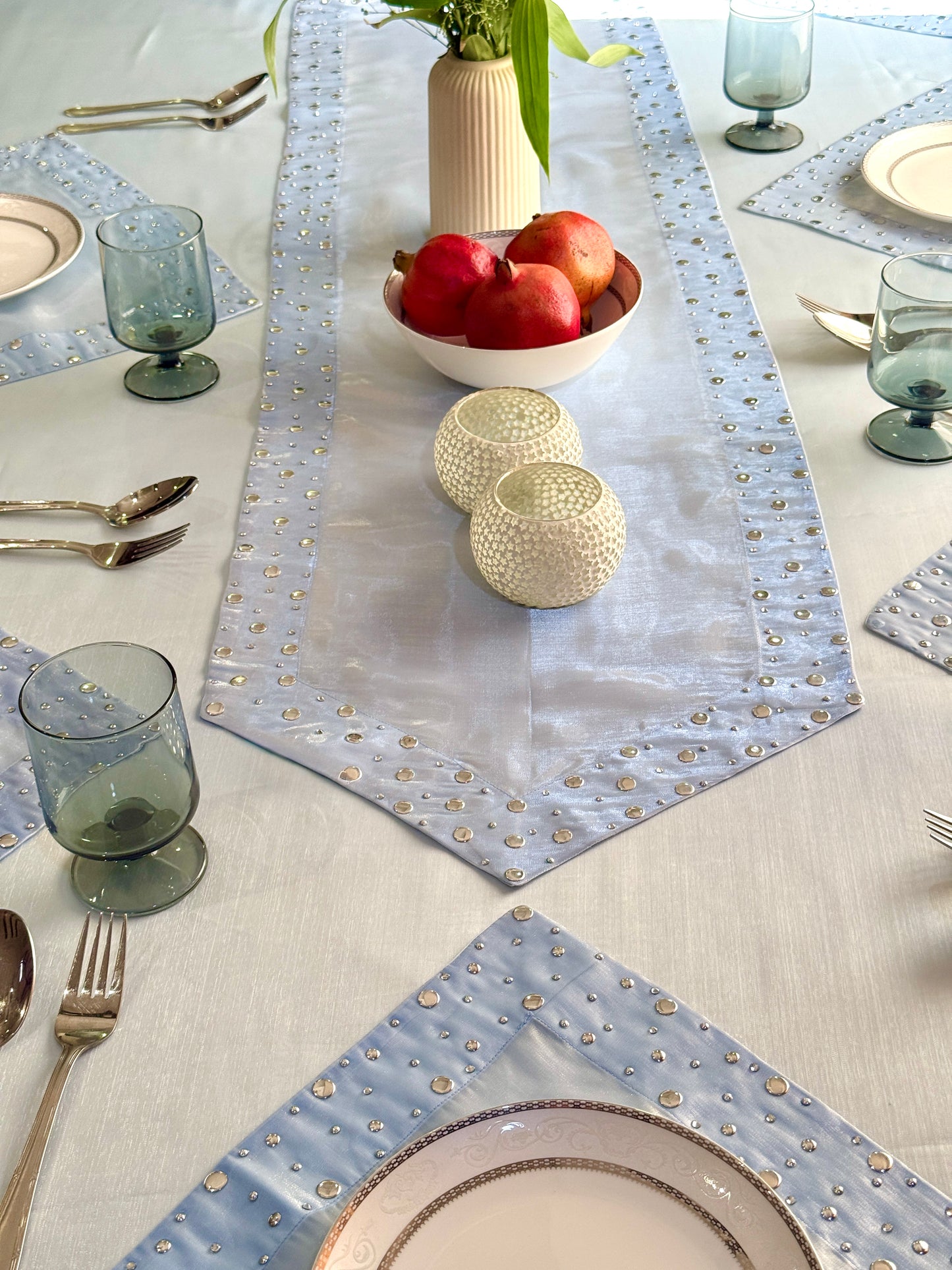 Radiant metallic glow (Blue)