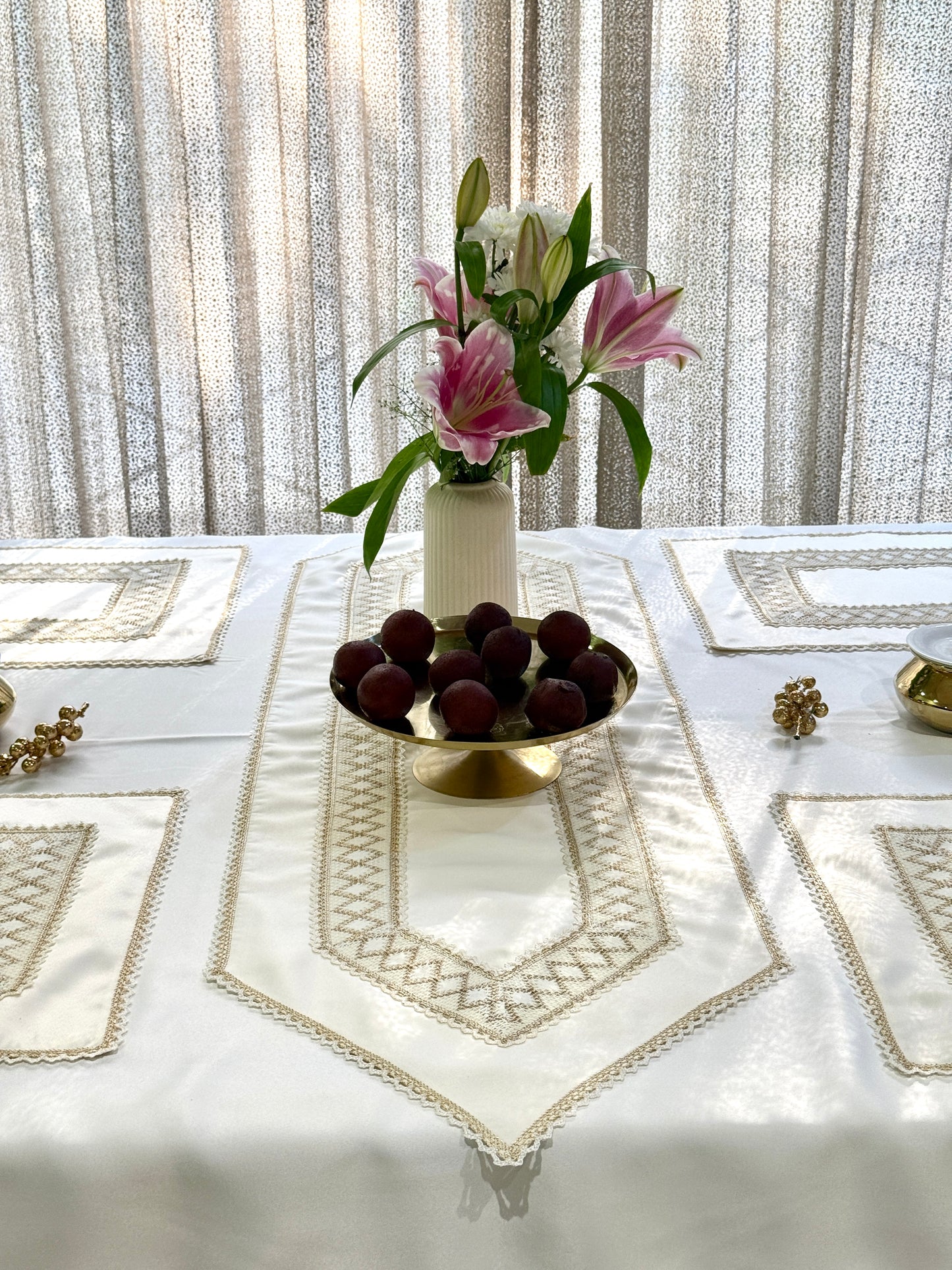 Ivory Royale Lace Mat